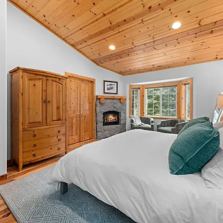 Tahoe Grand On The West Shore - Pet Friendly & Hot Tub!